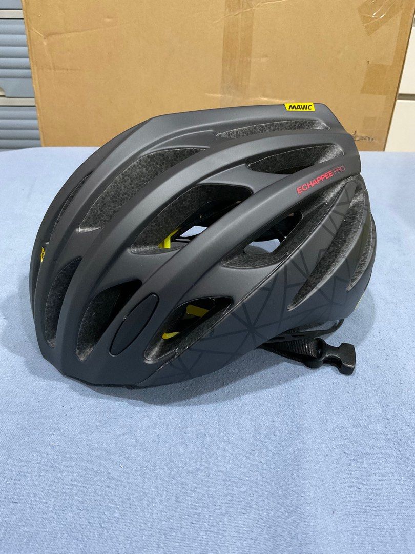 由 ypt911 (刊登 ID 1372036458，圖片 1) 提交，位於 台北市 (Taipei) 的 Mavic Echappee Pro MIPS Helmet M 女版 自行車 安全帽 (類別：單車)，說明：國外購回，買錯款式 附外盒外盒有壓到。