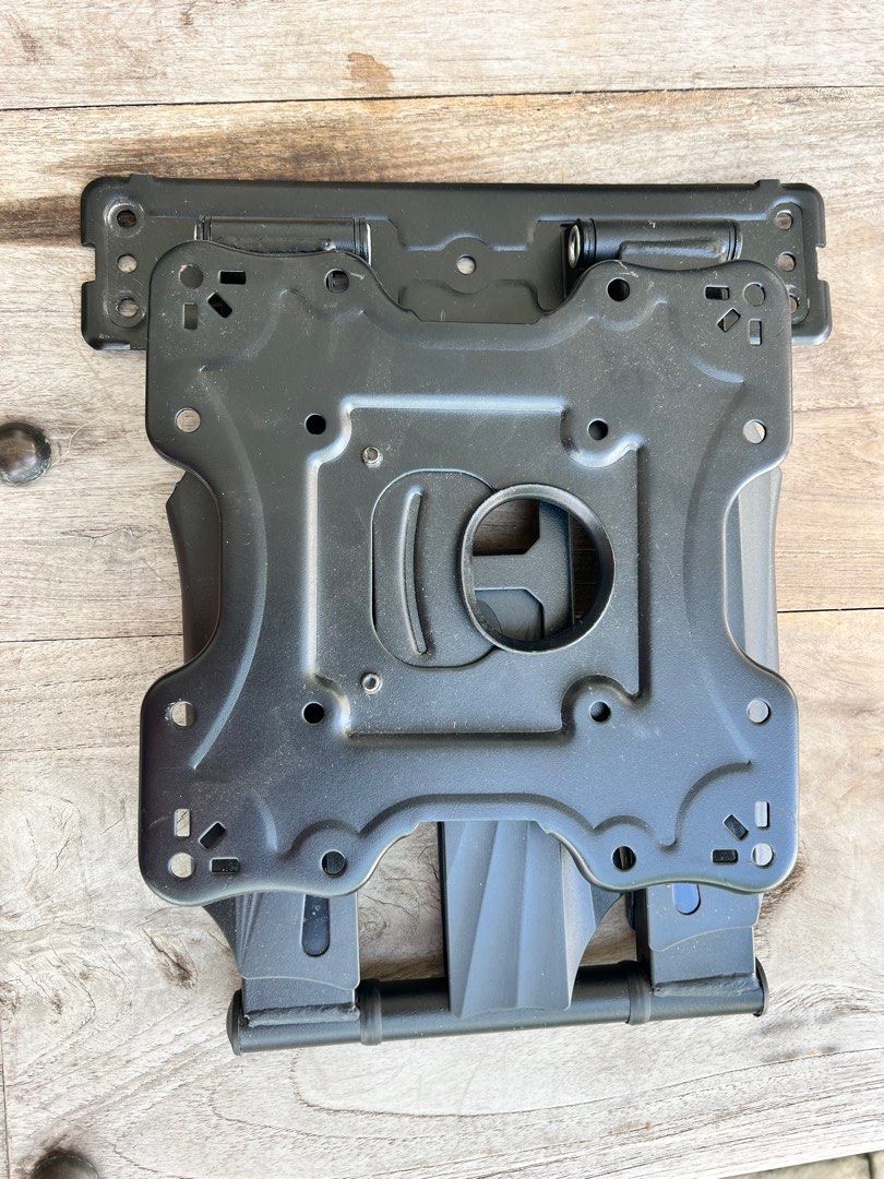 Monitor mounting bracket (Category: Monitor Screens) located in Singapore. Submitted by thomasquak (Listing ID 1371977043, Image 3). Description: KALOC monitor wall mount bracket, have not been using..