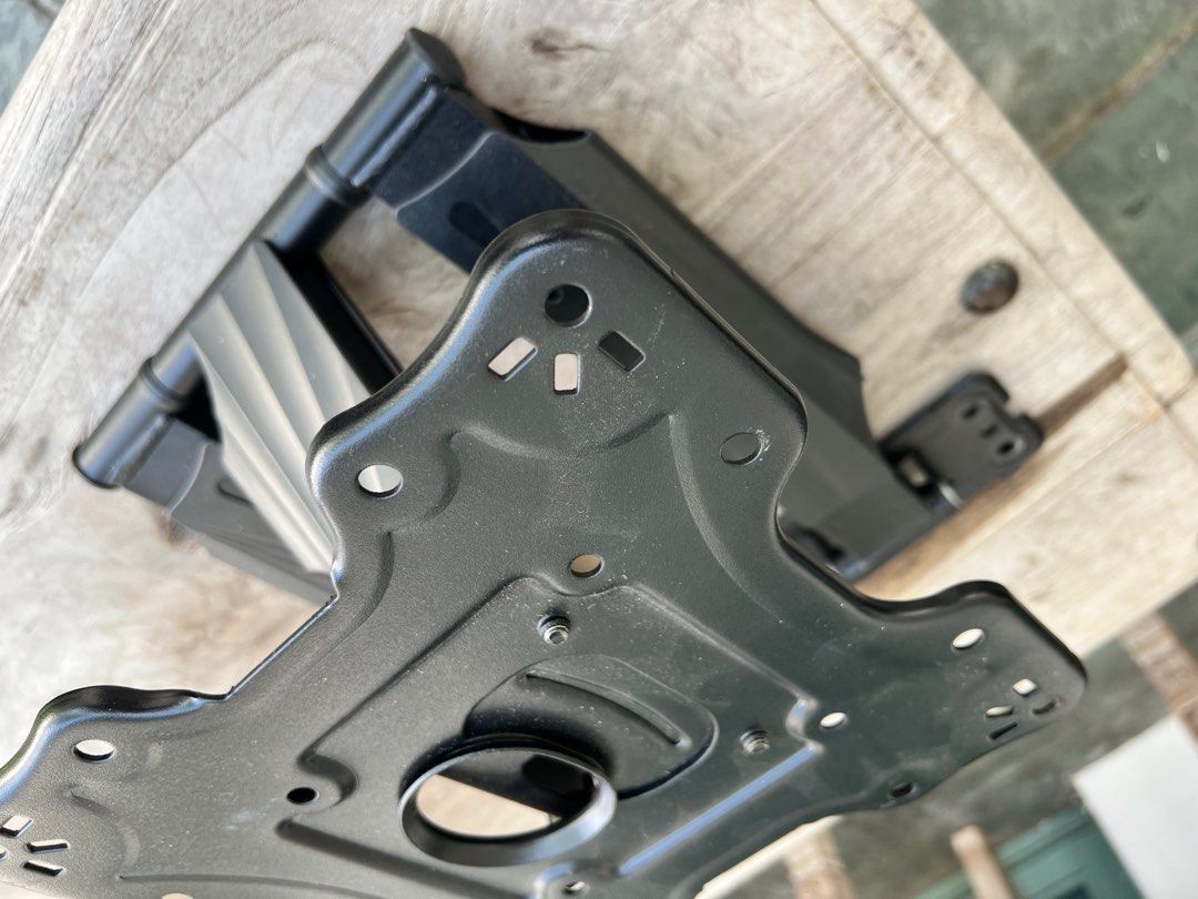 Monitor mounting bracket (Category: Monitor Screens) located in Singapore. Submitted by thomasquak (Listing ID 1371977043, Image 2). Description: KALOC monitor wall mount bracket, have not been using..