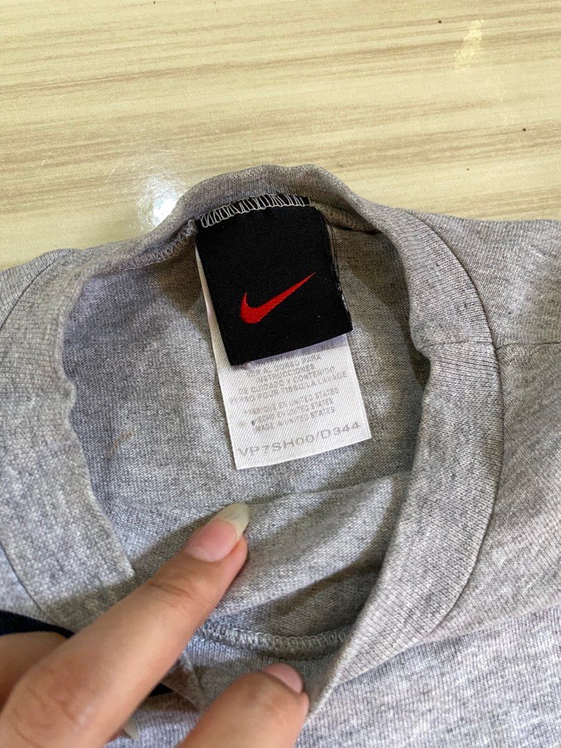 [FREEBIE] nike baby tee (Category: Shirts) located in Naga. Submitted by k.muffinsm (Listing ID 1371956127, Image 3). Description: will give this as a freebie if you purchase any clothing item from me 🍊 with minimal unnoticeable stains, see pictures above size is xs.