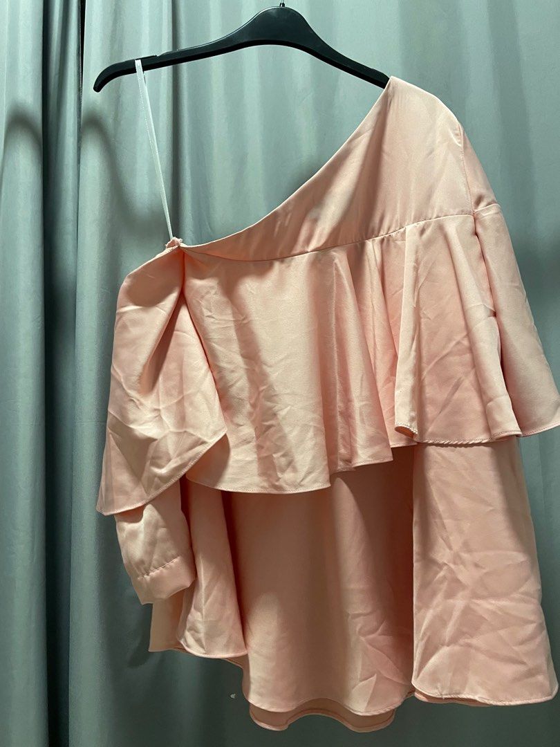 Offshoulder (Category: Blouses) located in Melaka Tengah. Submitted by nothinggg_112 (Listing ID 1372050016, Image 3). Description: Brand - deborah henry x fashion valet. Still in good condition. .