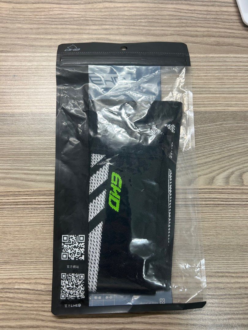 由 pinheng01 (刊登 ID 1371955379，圖片 1) 提交，位於 新北市 (New Taipei) 的 OH9 黑狗外骨骼肌機能袖套 (類別：球拍和球類運動)，說明：廠商贊助袖套，全新未使用，尺寸L，商品緊實，穩定運動時肌肉的活動，意者私訊。。