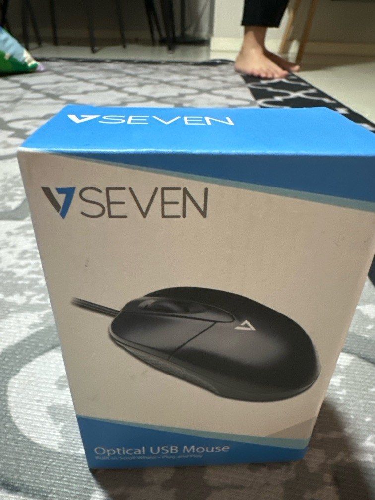 Optical USB mouse (Category: Mouse & Mousepads) located in Singapore. Submitted by tradeagent (Listing ID 1372031908, Image 1). Description: MOUSE V7|M30P10 Built-In Scroll Wheel Plug N Play.