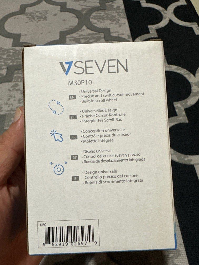 Optical USB mouse (Category: Mouse & Mousepads) located in Singapore. Submitted by tradeagent (Listing ID 1372031908, Image 2). Description: MOUSE V7|M30P10 Built-In Scroll Wheel Plug N Play.