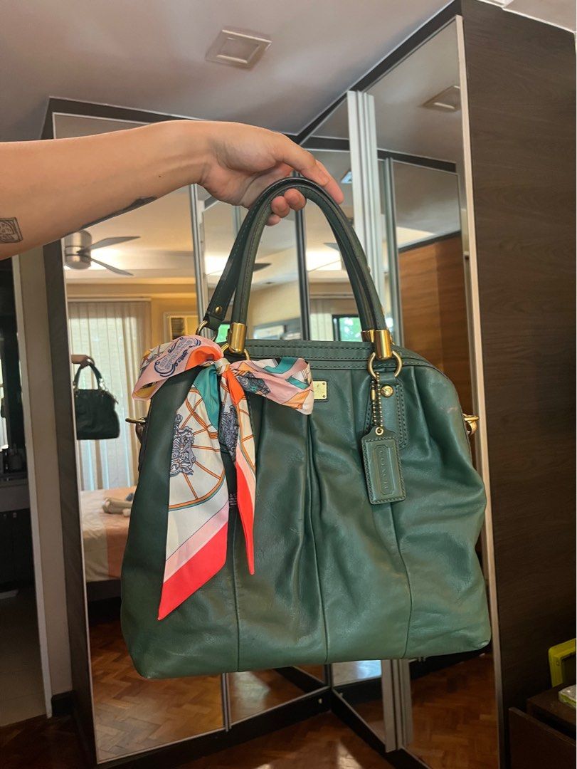 Original Coach Tote Bag (Category: Shoulder Bags) located in Pasig City. Submitted by tetcha (Listing ID 1371989548, Image 2). Description: With Dustbag. .