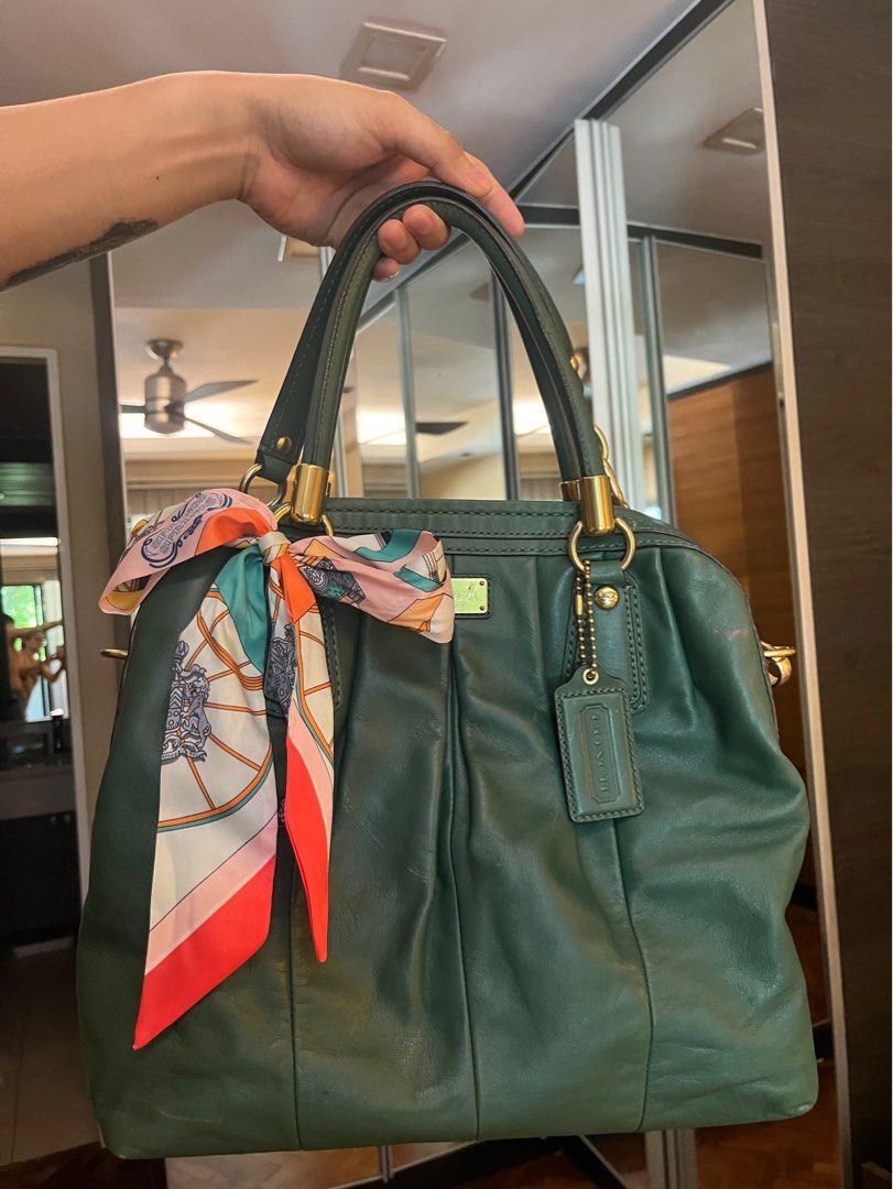 Original Coach Tote Bag (Category: Shoulder Bags) located in Pasig City. Submitted by tetcha (Listing ID 1371989548, Image 1). Description: With Dustbag. .