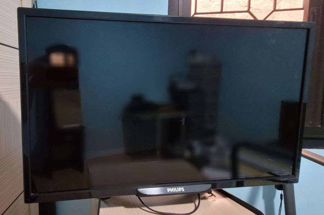 Philips 32 inches LED TV (Category: TV) located in Binangonan. Submitted by ilurvesweets30 (Listing ID 1372002302, Image 1). Description: ✔️ No issue at all, working really well ✔️Please check photos for details (no box) ✔️bought in Sg.
