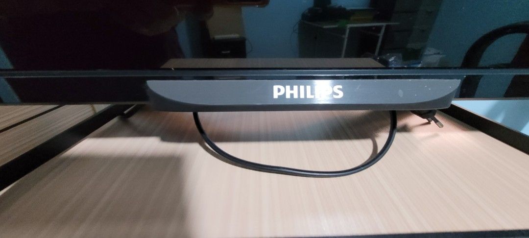 Philips 32 inches LED TV (Category: TV) located in Binangonan. Submitted by ilurvesweets30 (Listing ID 1372002302, Image 3). Description: ✔️ No issue at all, working really well ✔️Please check photos for details (no box) ✔️bought in Sg.