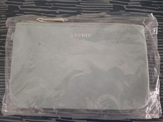 (Category: ) located in . Submitted by wear.cook.sell (Listing ID 1371943194, Image 1). Description: .