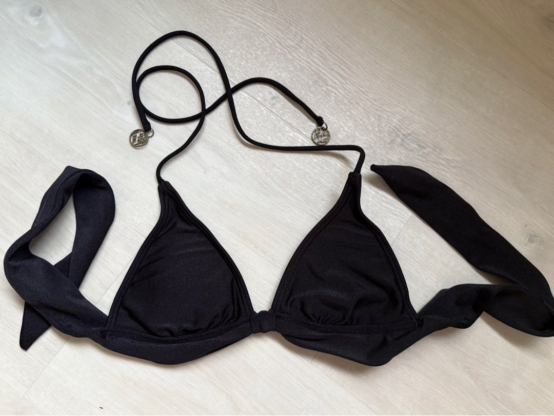 Roxy triangle bikini (Category: Bikinis & Swimsuits) located in Singapore. Submitted by wheeztin (Listing ID 1371983530, Image 1). Description: Size XS. Never used but tag cut. Comes with matching bottoms..