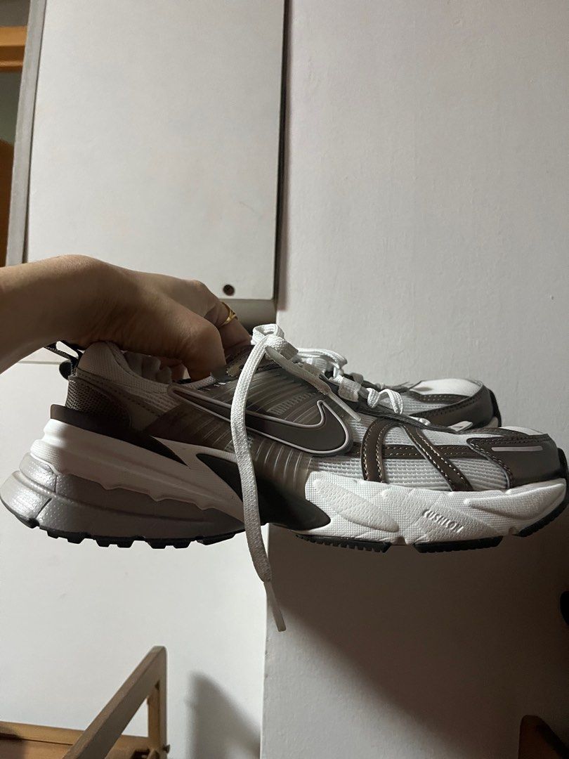 rubbing shoes (Category: Sneakers) located in Quezon City. Submitted by lindthings (Listing ID 1371957400, Image 1). Description: .