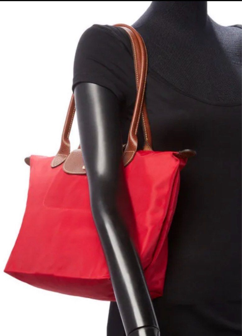 sale!!💯red classic longchamp small longhandle (Category: Luxury Bags & Wallets) located in San Luis. Submitted by scarlet012 (Listing ID 1371908344, Image 3). Description: sale!! sale!!sale!! classic longchamp small longhandle with carecard.