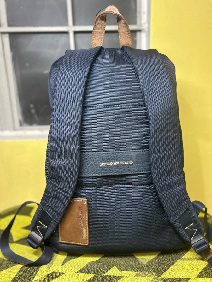 Samsonite Red Backpack (Category: Backpacks) located in Dagupan City. Submitted by okayukay (Listing ID 1372075797, Image 3). Description: Samsonite Red Backpack 17x12 Issue: Leather Cracking, Inner Plastic Cracking, Rubber Logo Cracking, Minimal Issue on Stitching Negotiable Message for more info and pics Additional SF outside Dagupan City Pangasinan .
