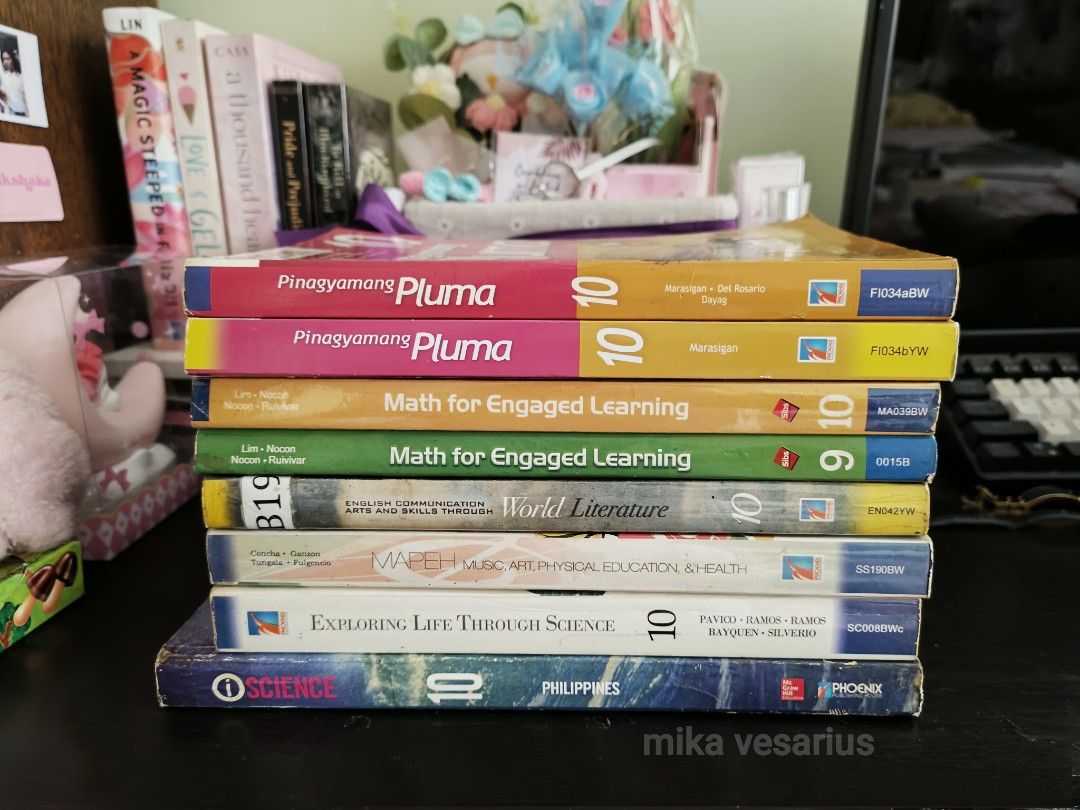Secondhand Grade 9 & 10 Books (Old editions) (Category: Textbooks) located in Quezon City. Submitted by krestella (Listing ID 1371994033, Image 1). Description: manage your expectations ❗ with stains, writings ₱90 each - MAPEH 9 (2016) - Math for Engaged Learning 9 (2014) - ECAS Through World Literature 10 (2015) - Pinagyamang Pluma 10 (2017) - Math For Engaged Learning 10 (2015) - Exploring Life Through Science 10 (2015) ₱290 - Integrated Scienc