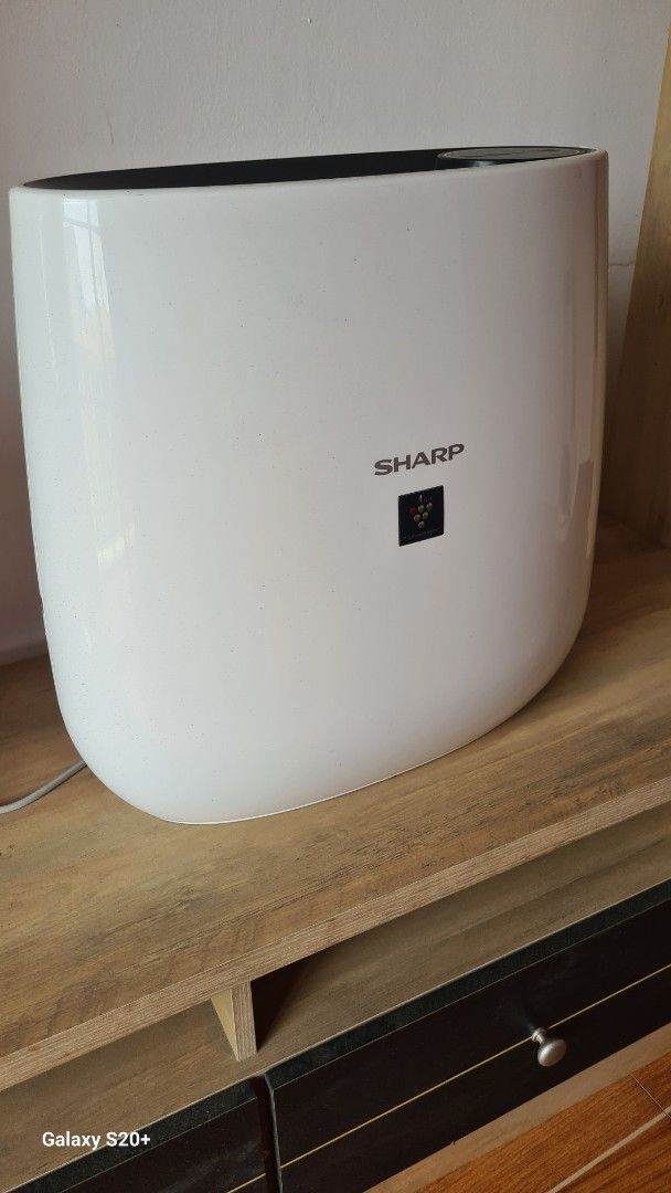 Sharp air purifier original from ansons (Category: Air Purifiers & Dehumidifiers) located in Manila. Submitted by hansgan (Listing ID 1371935194, Image 2). Description: good as new and orig rfs. hind na masyado nagagamit dahil lagi wala sa bahay..