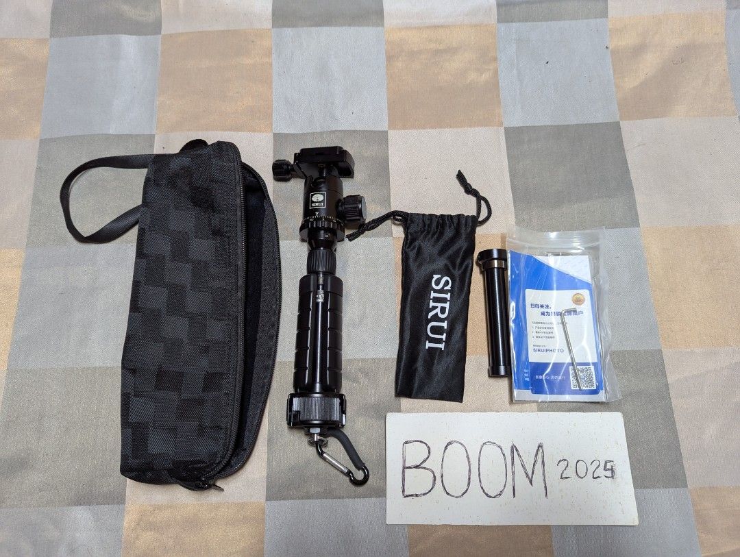 Sirui 3T-35K Table Top Tripod (Category: Camera Bags & Carriers) located in Dagupan City. Submitted by bo0ms (Listing ID 1371946431, Image 1). Description: For sale Sirui 3T-35K Table Top Tripod Slightly Used in Very Good Condition, Very Minimal Signs of use only, no issues, See Pics for Details. The Sirui 3T-35K Table Top Tripod (Black) – Small in size – big in functionality. These small tripods are extremely lightweight and fit in any bag. Whet