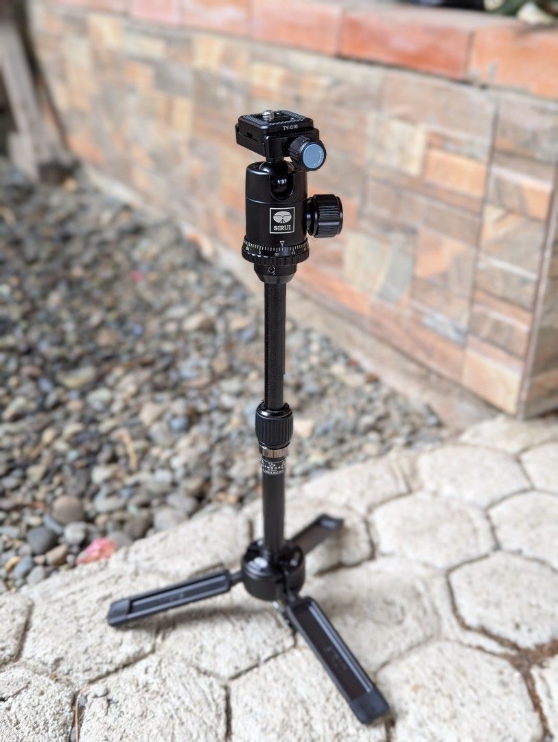 Sirui 3T-35K Table Top Tripod (Category: Camera Bags & Carriers) located in Dagupan City. Submitted by bo0ms (Listing ID 1371946431, Image 3). Description: For sale Sirui 3T-35K Table Top Tripod Slightly Used in Very Good Condition, Very Minimal Signs of use only, no issues, See Pics for Details. The Sirui 3T-35K Table Top Tripod (Black) – Small in size – big in functionality. These small tripods are extremely lightweight and fit in any bag. Whet