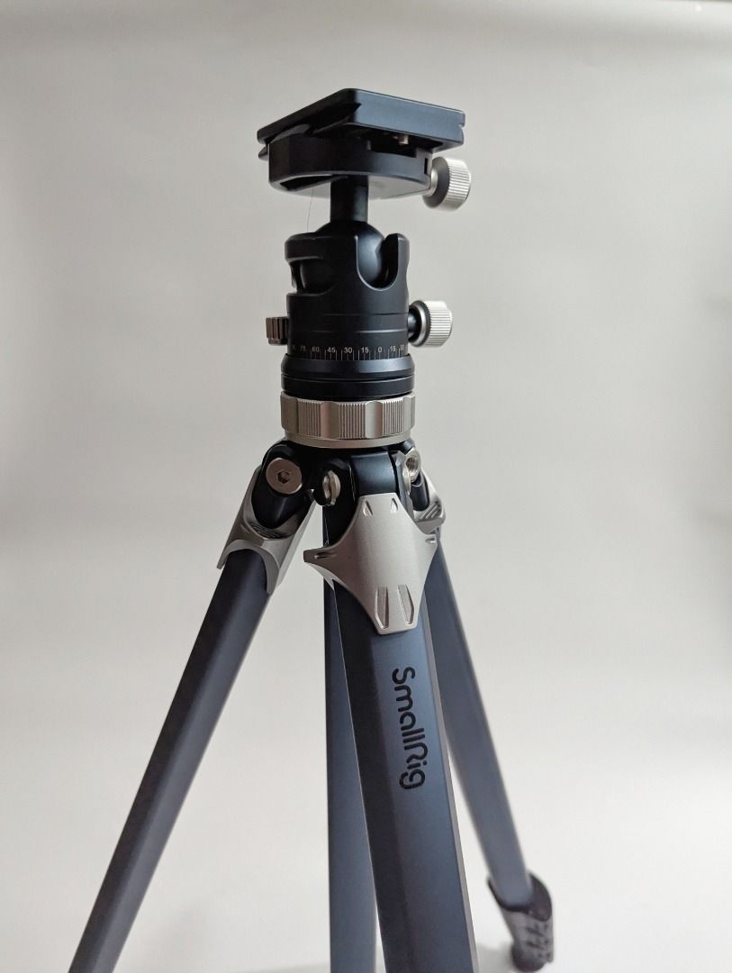 SmallRig AP-02 Lightweight Travel Tripod (Category: Tripods & Monopods) located in Caloocan City. Submitted by linx_ca (Listing ID 1372029116, Image 1). Description: CONDITION: 8.5 / 10 - In great condition with minor battle scars - Complete with box and carrying case KEY SPECS: - Closed length: 53cm - Adjustable height: 43cm-159cm - Leg angles: 23°, 55°, 87° - Leg sections: 4 - Weight: 1.15kg - Material: Aluminum Alloy, Stainless Steel, ABS 📦 C
