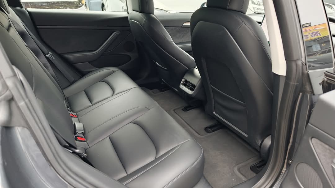 Tesla Model 3  Long Range  Auto62863172683651112