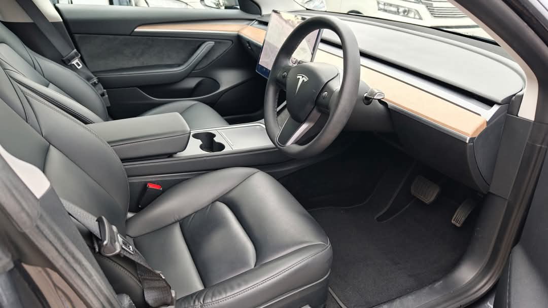 Tesla Model 3  Long Range  Auto62863172683651111