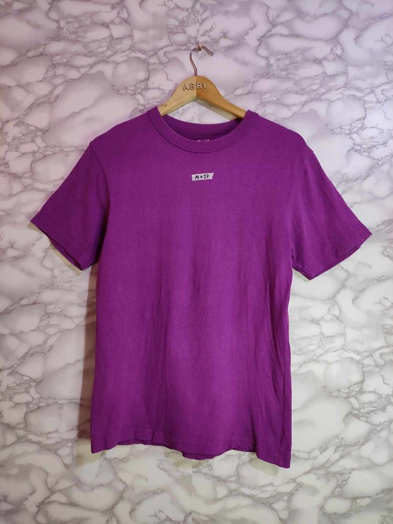 Uniqlo Crewneck (Category: Shirts) located in Bulacan. Submitted by 2nd_base (Listing ID 1372067018, Image 3). Description: W19 x L27 Good condition.