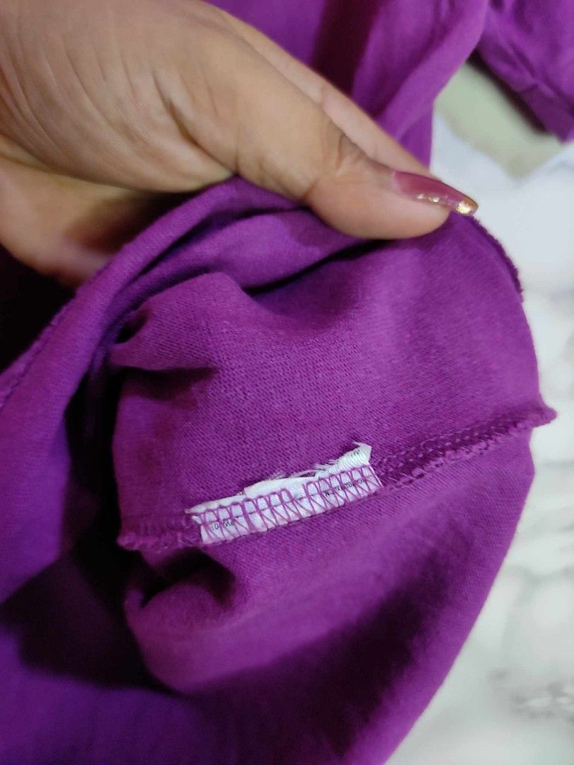 Uniqlo Crewneck (Category: Shirts) located in Bulacan. Submitted by 2nd_base (Listing ID 1372067018, Image 2). Description: W19 x L27 Good condition.