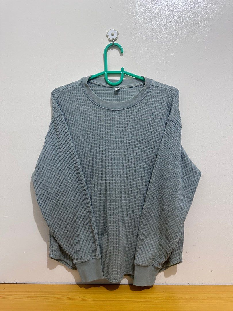 Uniqlo Waffle Longsleeves (Category: Coats, Jackets and Outerwear) located in Pasig City. Submitted by demiidamn (Listing ID 1372044195, Image 2). Description: Uniqlo Waffle Longsleeves in Dusty blue color. Small on Tag. No flaws and in good condition.