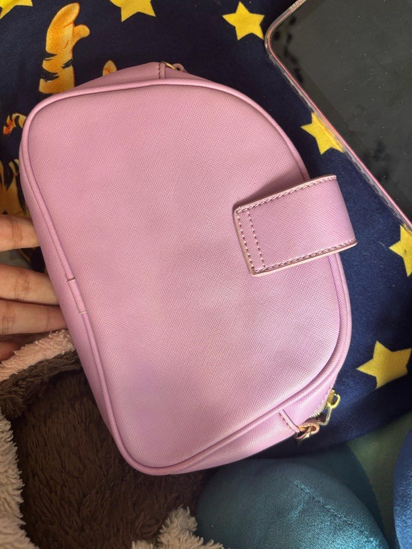 vivienne westwood pink pouch (Category: Luxury Bags & Wallets) located in Bulacan. Submitted by smrssl.1 (Listing ID 1372012582, Image 2). Description: still hearing offers !!.
