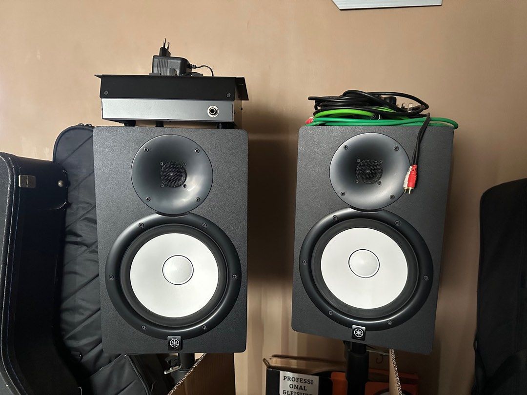 Yamaha HS8 Monitor Speakers (Category: Soundbars, Speakers & Amplifiers) located in Singapore. Submitted by haveablasttt (Listing ID 1371964698, Image 1). Description: Rarely used Yamaha HS8 Monitors. Brand new $1280 selling for $600 firm Cash and carry at Sengkang of if you’re nearby i can send it to you. .
