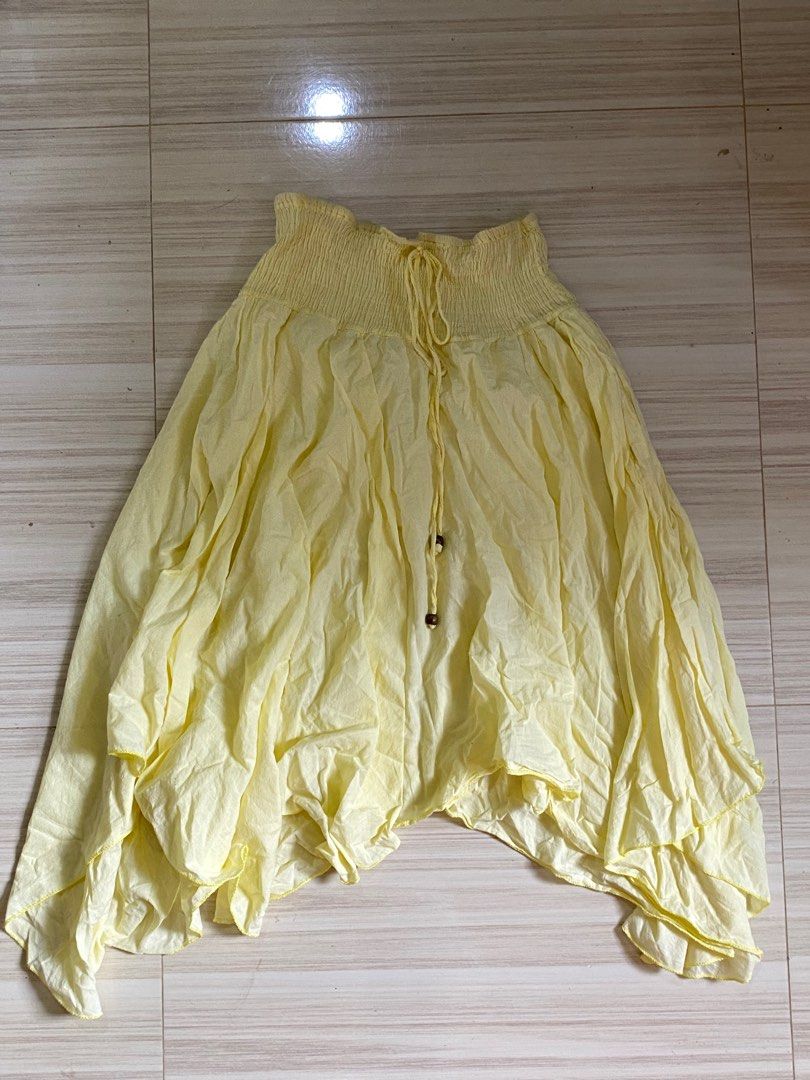 yellow skirt/dress (Category: Skirts) located in Naga. Submitted by k.muffinsm (Listing ID 1371955532, Image 1). Description: garter is kinda loose so best fit is medium to large frames i wore this as a dress but it can also be worn as a skirt.