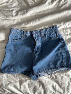 (Category: ) located in . Submitted by urthriftshop (Listing ID 1371921135, Image 1). Description: .