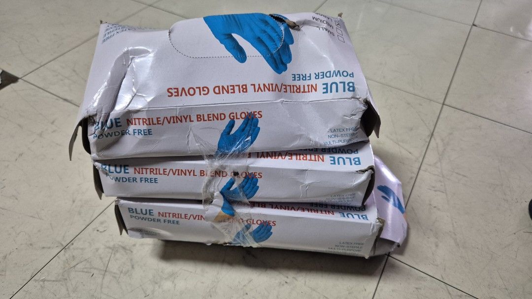 100PCS Disposable Vinyl Nitrile Blend Gloves (Blue) (Category: Medical Supplies & Tools) located in Manila. Submitted by ej83108 (Listing ID 1372100320, Image 2). Description: Nitrile gloves good for hospital use. Bad box delivered from online store but packaging inside is still good. 1 Medium 2 Large RFS: Bought extra for my mom's operation..