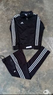 (Kategori: ) berada di . Dikirim oleh adikthrift.second (ID iklan 1372103726, Gambar 1). Deskripsi: .