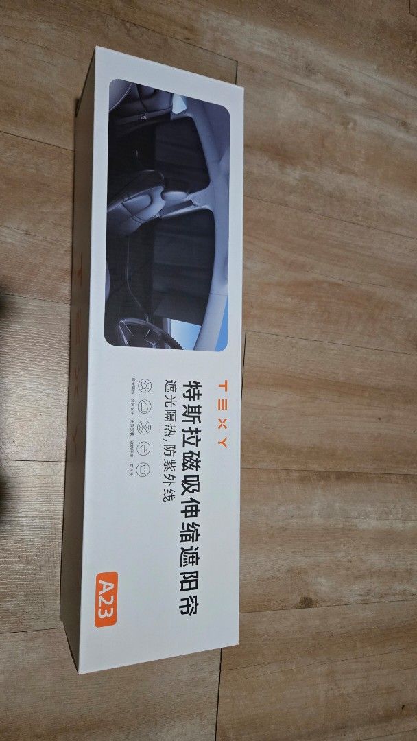 由 weiyu168888 (刊登 ID 1372147057，圖片 1) 提交，位於 台北市 (Taipei) 的 特斯拉磁吸伸縮遮陽廉 (類別：汽機車零配件)，說明：全新品未拆 適用出場直到到2024年份的Model Y。