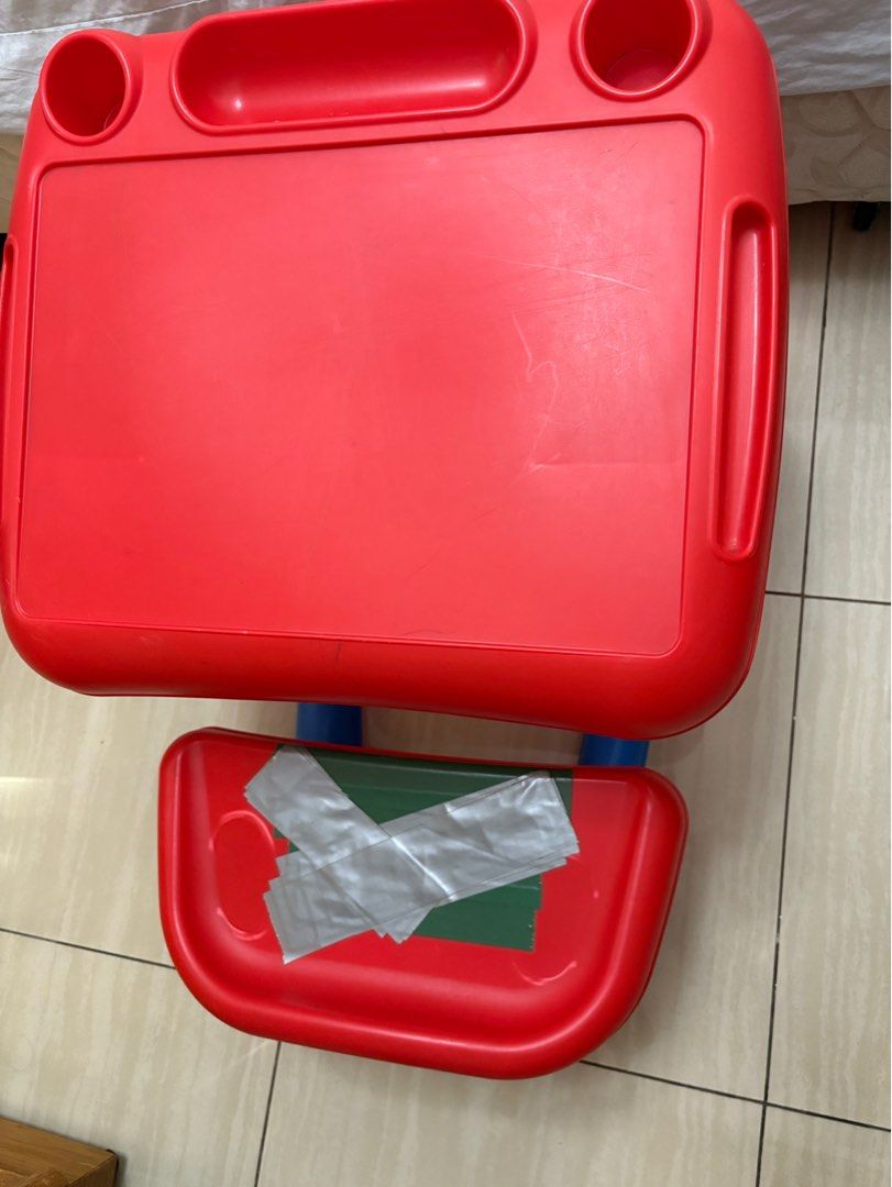由 meimei5410 (刊登 ID 1372183119，圖片 1) 提交，位於 台北市 (Taipei) 的 兒童課桌椅 作業完成書桌 畫畫椅 (類別：兒童桌椅)，說明：如圖有使用痕跡 體積過大無法寄送 建議自取。