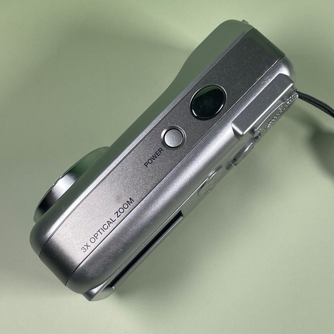 由 gecghjd3690321 (刊登 ID 1372087355，圖片 2) 提交，位於 台南市 (Tainan) 的 奧林巴斯 OLYMPUS camedia X-550數位相機 (類別：相機)，說明：【交易方式】 需先匯款7-11店到店寄出（+60元運費）、台南車站面交 【商品說明】 相機已確認 可順利開機、拍照（含閃光燈）、變焦流暢，按鈕操作靈敏，各項功能皆正常運作！（詳情請參考商品實拍） 鏡頭乾淨、成像漂亮，輕巧圓潤的機身設計超級討喜！操作簡單，無論是日常記錄、旅行隨拍新手也能輕鬆上手！ 僅有輕微外觀刮痕與使用痕跡，不影響功能與畫質。 - 支援日文、英文介面 - 相機使用XD卡（512MB以下）、兩顆AA三號電池 - 附上這台相機拍攝的原圖直出實拍照！ 【配件及說明】 附原廠手繩 注意事項⚠️ -購買前請仔細檢查商品照的狀況。 -由於照明條件的原因，照片中可能存在一些不可見的刮痕。 -有關使用方法、功能、規格等詳細資訊，請從型號上上網查詢 。 -對於消耗品不提供任何保固、售出