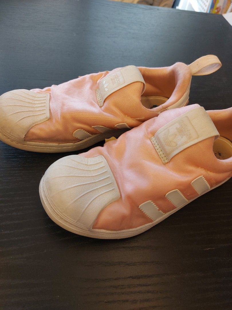 由 ara227 (刊登 ID 1372175792，圖片 2) 提交，位於 高雄市 (Kaohsiung) 的 Adidas童鞋 (類別：嬰兒及兒童流行時尚)，說明：21cm。