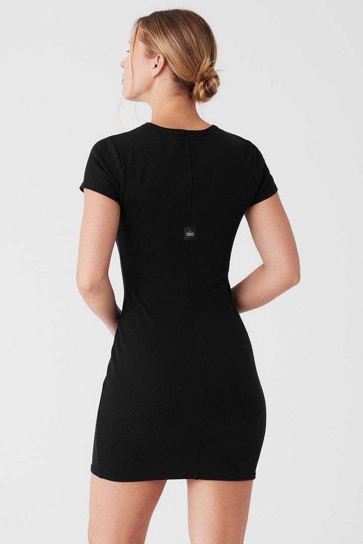 Alo Goddess Ribbed Short Sleeve Dress (Category: Dresses) located in Singapore. Submitted by shierqian (Listing ID 1372156648, Image 2). Description: BNWOT Size S .