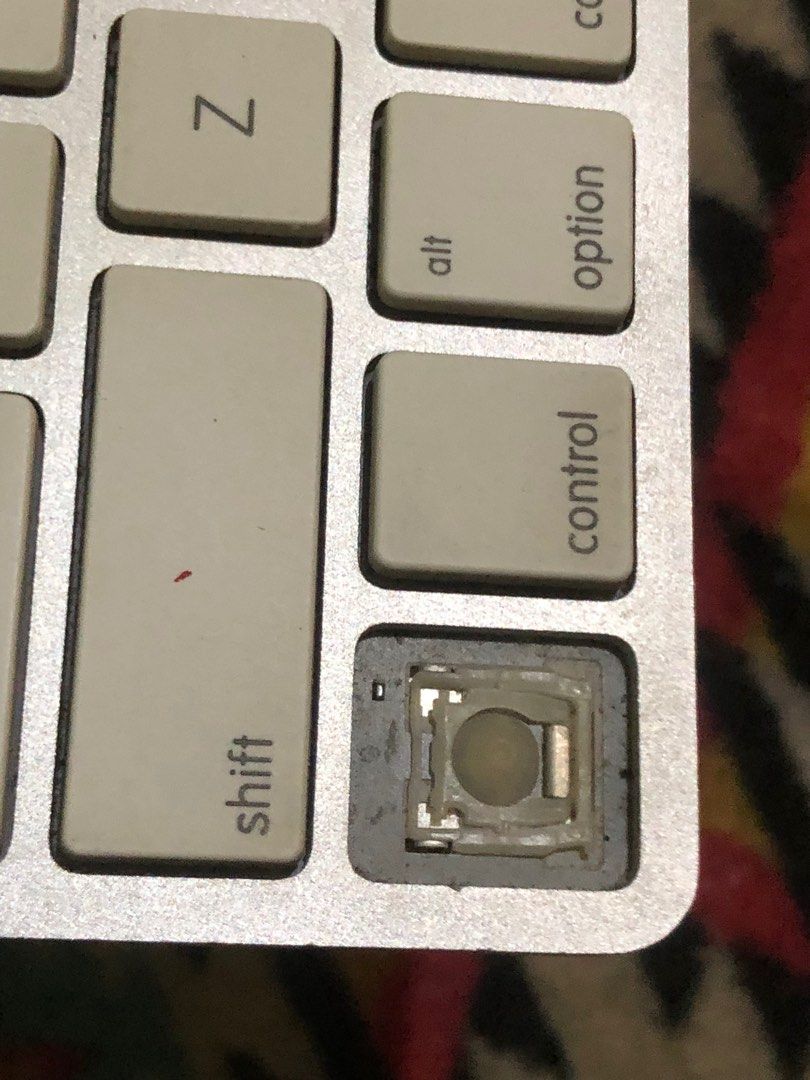 Apple wireless keyboard tested okay all functions (Category: Computer Keyboard) located in Quezon City. Submitted by markgolveo (Listing ID 1372122340, Image 3). Description: Apple wireless keyboard tested okay all functions Tested all buttons even the missing cap one still works well Wireless functionality works well AA batteries operated Issue : missing one key cap lower left end, battery port corrosion sign but it still works fine already clea