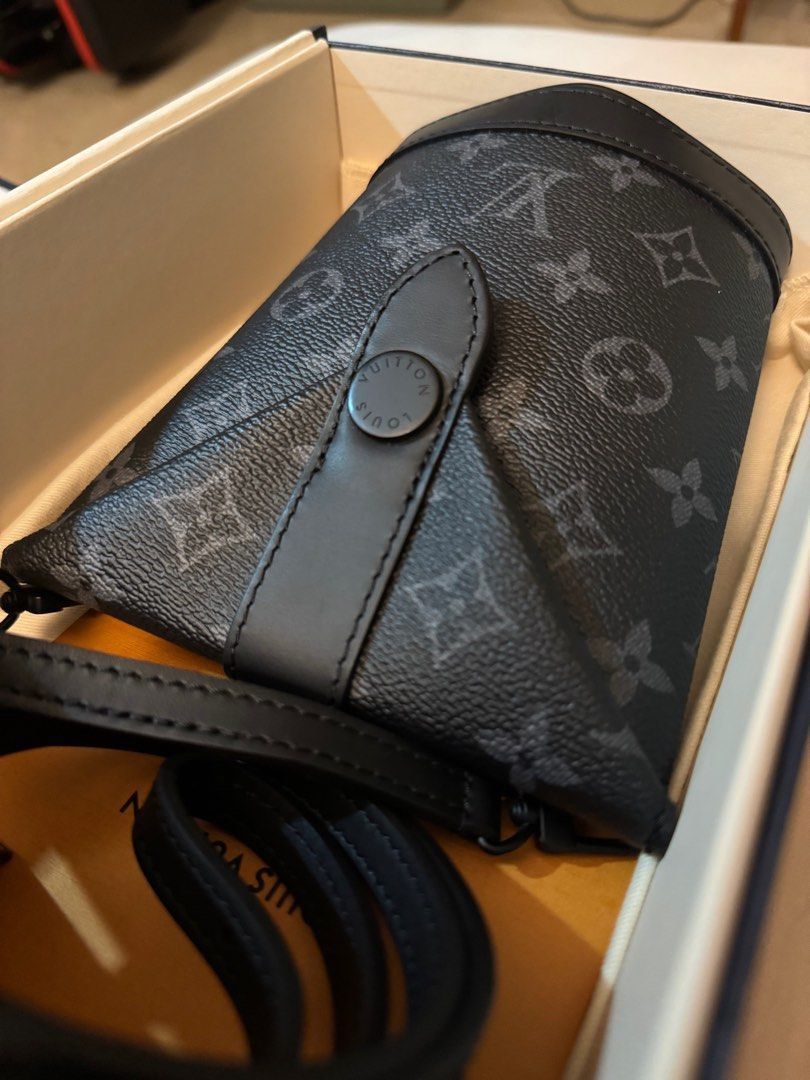 Authentic Louis Vuitton LV Envelope Pouch (Category: Luxury Bags & Wallets) located in Quezon City. Submitted by breakmyfashion (Listing ID 1372225543, Image 2). Description: Used few times. Like brand new and flawless. Comes with box, receipt, card and paperbag. .