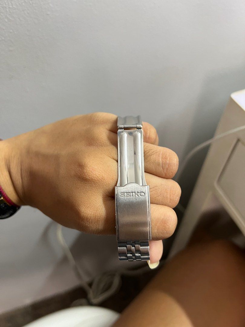 Authentic vintage seiko watch (Category: Luxury Watches) located in Taguig. Submitted by aleezaaaaaa (Listing ID 1372118664, Image 3). Description: RFS: need funds.