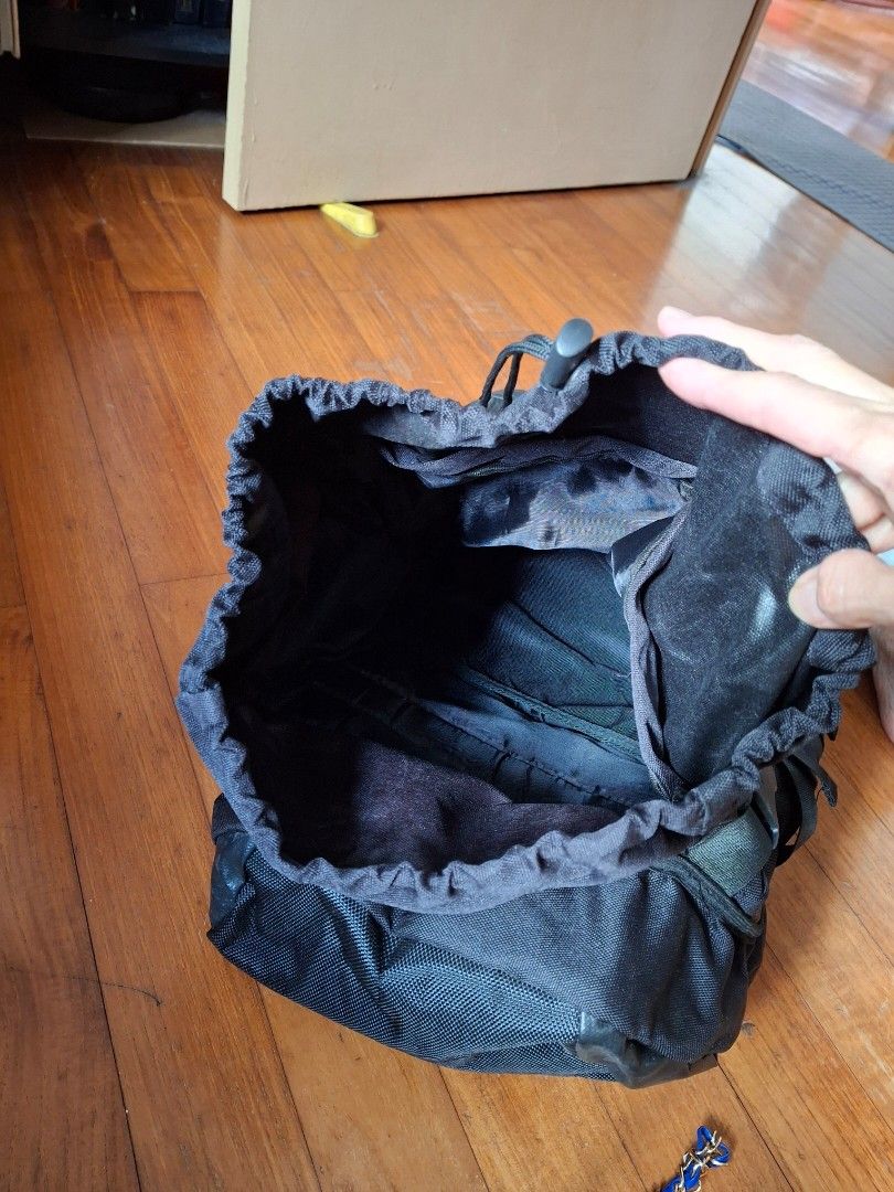Backpack (Category: Backpacks) located in Singapore. Submitted by riverplace (Listing ID 1372168398, Image 3). Description: Brand new. Just kept away. very strong and durable . Many pockets.
