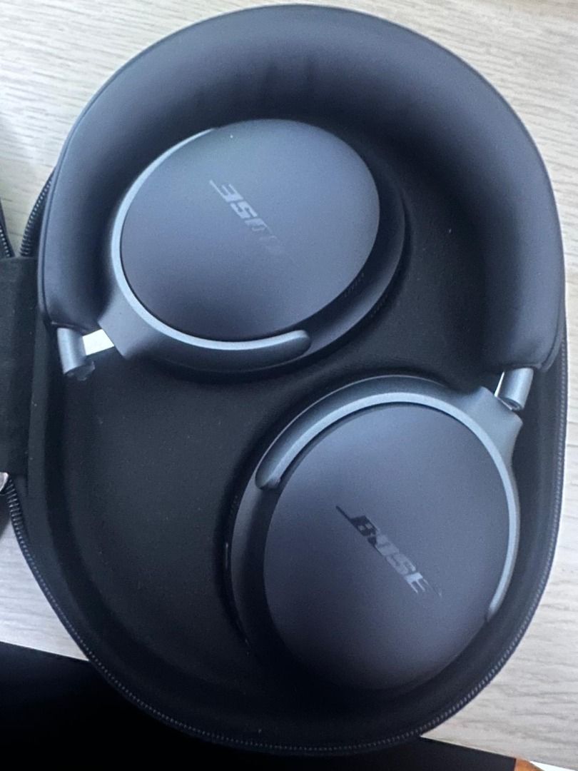 Bose QuietComfort Ultra Wireless Noise Cancelling Headphones – Like Brand New! (Category: Headphones & Headsets) located in Singapore. Submitted by luckyswift (Listing ID 1372253631, Image 3). Description: Experience unmatched sound quality and premium comfort with the Bose QuietComfort Ultra Wireless Noise Cancelling Headphones. Designed for audiophiles and professionals, these headphones deliver an immersive audio experience with industry-leadi