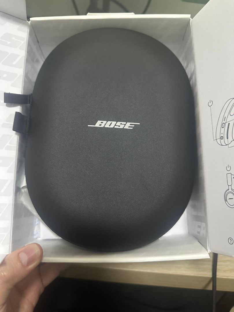 Bose QuietComfort Ultra Wireless Noise Cancelling Headphones – Like Brand New! (Category: Headphones & Headsets) located in Singapore. Submitted by luckyswift (Listing ID 1372253631, Image 2). Description: Experience unmatched sound quality and premium comfort with the Bose QuietComfort Ultra Wireless Noise Cancelling Headphones. Designed for audiophiles and professionals, these headphones deliver an immersive audio experience with industry-leadi