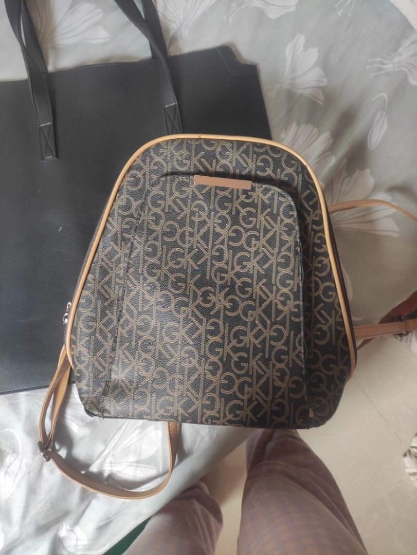 SOLD ❗Bundle bags (Tote bag + small backpack) (Category: Tote Bags) located in Vintar. Submitted by layla.ly (Listing ID 1372121879, Image 2). Description: Can get to pick one when you purchase 500 and up from my listings large tote bag bought from straightforward small backpack.