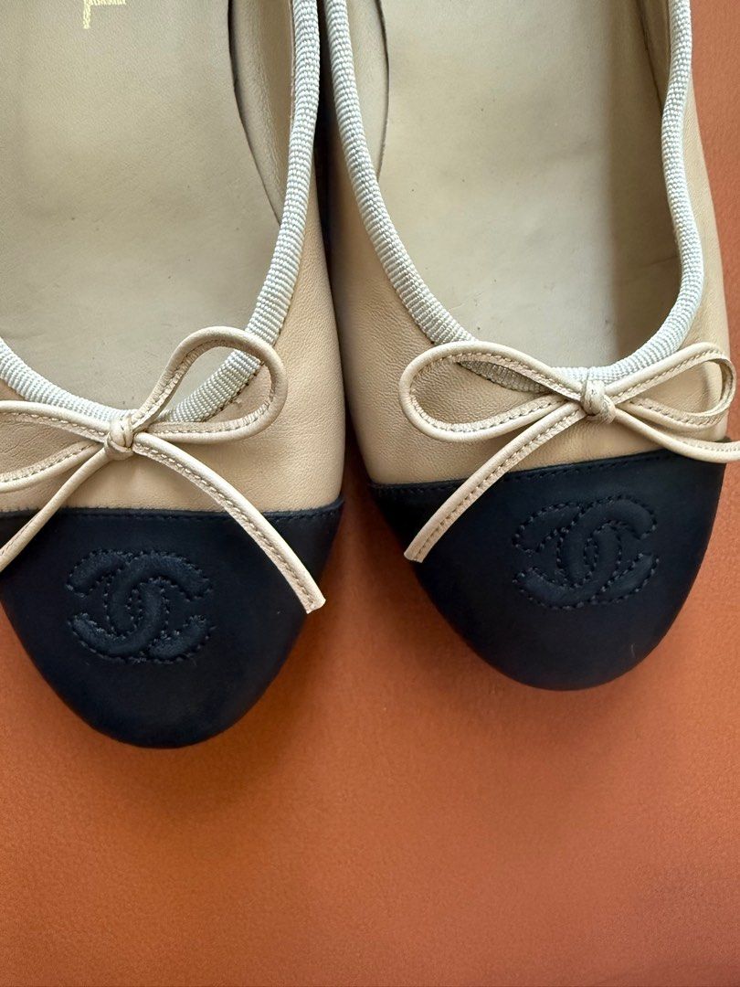 Chanel Classic Flats (Category: Flats & Sandals) located in Quezon City. Submitted by in_vogue (Listing ID 1372167558, Image 3). Description: Japan Source Guaranteed Authentic No Inclusion Best fit 23.5cm.