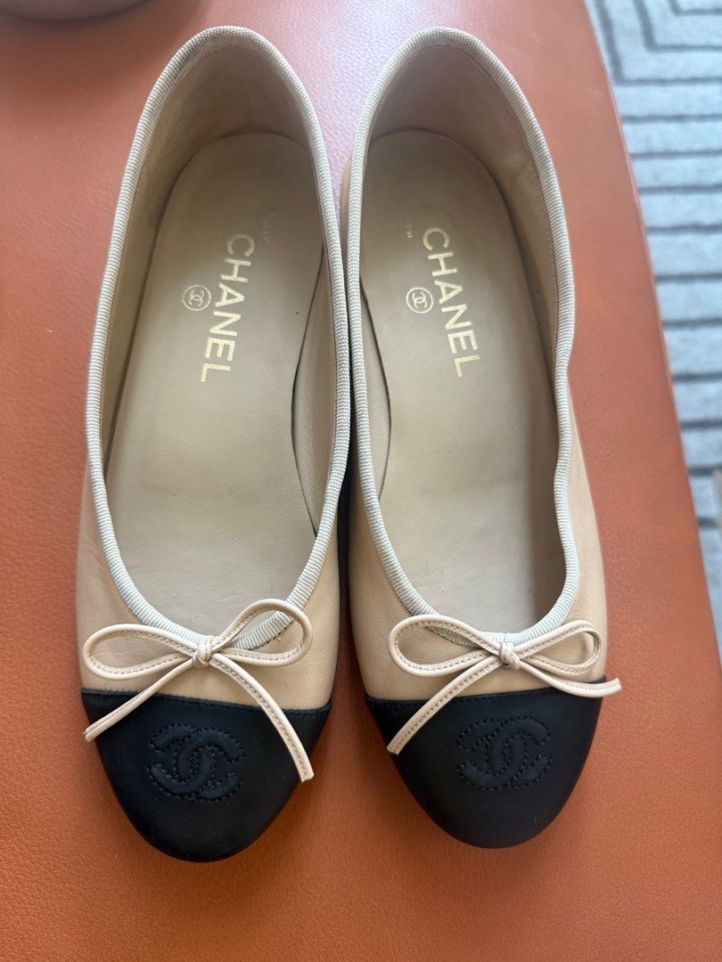 Chanel Classic Flats (Category: Flats & Sandals) located in Quezon City. Submitted by in_vogue (Listing ID 1372167558, Image 1). Description: Japan Source Guaranteed Authentic No Inclusion Best fit 23.5cm.