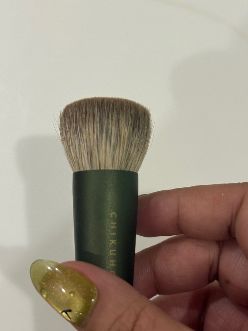 CHIKUHODO FO-2 FOUNDATION BRUSH, FO SERIES (Category: Makeup) located in Quezon City. Submitted by bearams (Listing ID 1372164779, Image 3). Description: Almost new. Stored properly. Soft like cotton. 🥹♥️🥰 RFS: Moving out of the county..