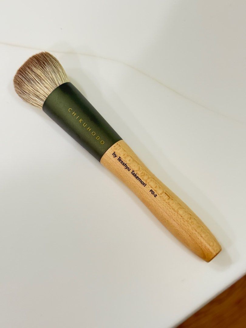 CHIKUHODO FO-2 FOUNDATION BRUSH, FO SERIES (Category: Makeup) located in Quezon City. Submitted by bearams (Listing ID 1372164779, Image 2). Description: Almost new. Stored properly. Soft like cotton. 🥹♥️🥰 RFS: Moving out of the county..