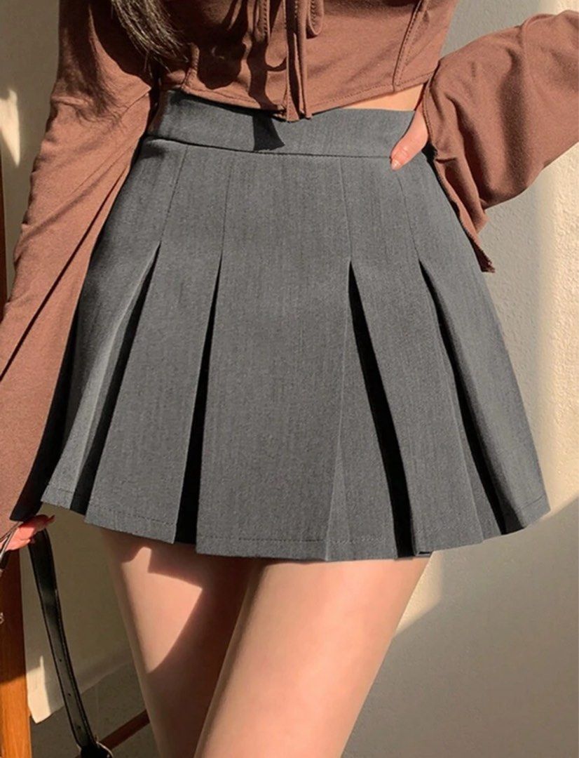 College style pleated skirt (Category: Skirts) located in Romblon. Submitted by justjdeclutters (Listing ID 1372173667, Image 1). Description: Used once. Size small..